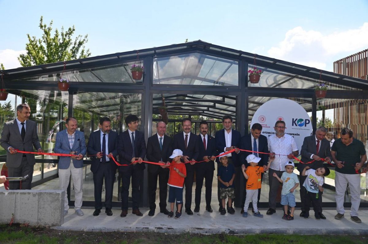 Otizmli Eller KOP ile Toprağa Dokunuyor
